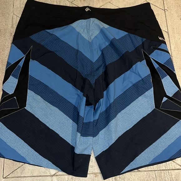Volcom swim trunks - Picture 4 of 8